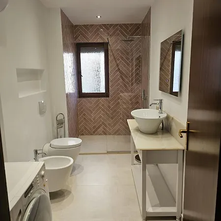 Spacious Modern In Prime Location *