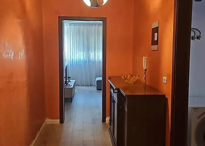 Spacious Modern In Prime Location Apartment *