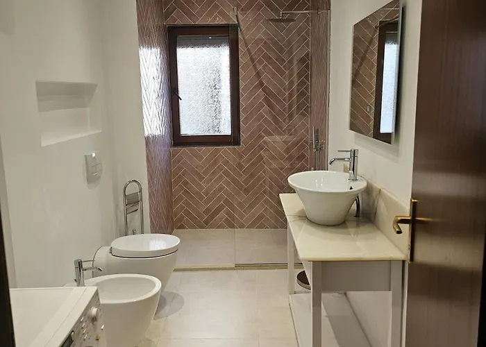 Spacious Modern In Prime Location *